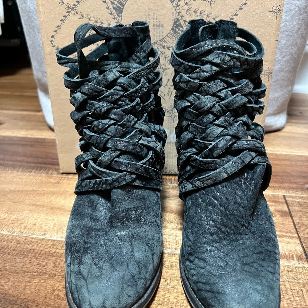FREE PEOPLE Gray-Black Distressed Leather CARRERA Ankle Boots EUR 38